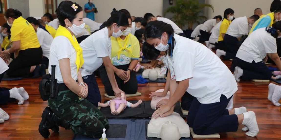 พลตรีหญิง เจ้าคุณพระสินีนาฏ พิลาสกัลยาณี เข้าร่วมกิจกรรมจิตอาสาในการฝึกปฏิบัติการช่วยชีวิตขั้นพื้นฐาน Basic Life Support (CPR AED Choking) ณ โรงเรียนจิตรลดา