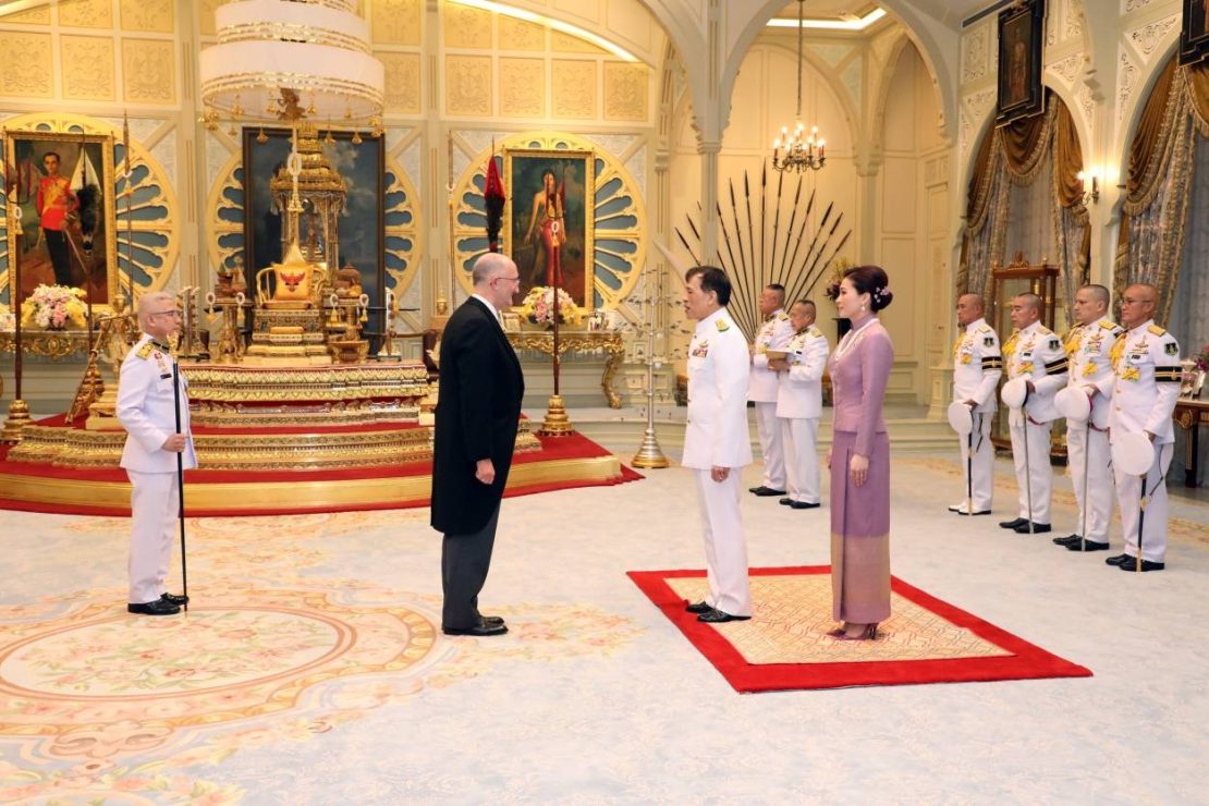 พระบาทสมเด็จพระเจ้าอยู่หัว และสมเด็จพระนางเจ้า ฯ พระบรมราชินี พระราชทานพระบรมราชวโรกาสให้ เอกอัครราชทูตต่างประเทศประจำประเทศไทย เฝ้าทูลละอองธุลีพระบาท ถวายพระราชสาส์นตราตั้ง และอักษรสาส์นตราตั้ง ตามลำดับดังนี้