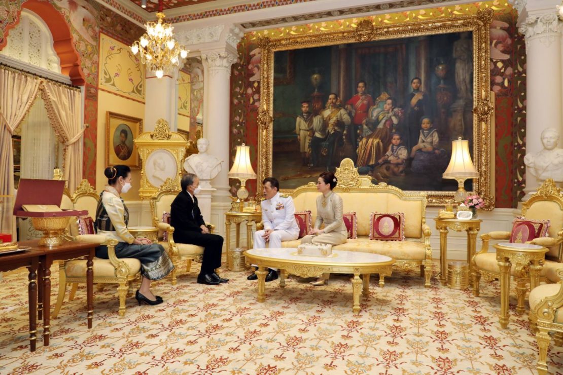 พระบาทสมเด็จพระเจ้าอยู่หัว และสมเด็จพระนางเจ้า ฯ พระบรมราชินี พระราชทานพระบรมราชวโรกาสให้ เอกอัครราชทูตสาธารณรัฐประชาธิปไตยประชาชนลาวประจำประเทศไทย เฝ้าทูลละอองธุลีพระบาท กราบบังคมทูลลาในโอกาสที่จะพ้นจากหน้าที่